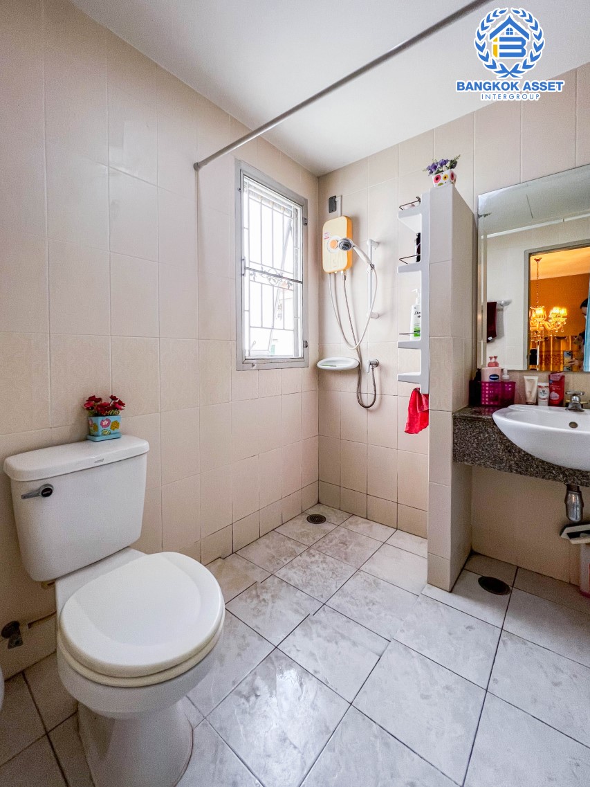 บ้านแฝดมือสอง ม.ศุภาลัยวิลล์ วงแหวนปิ่นเกล้า-พระราม5 เนื้อที่ 38 ตร.ว. ฟังก์ชันจัดเต็ม 3 ห้องนอน 2 ห้องน้ำ จอดรถได้ 1 คัน สภาพภายในสวย ต่อเติมครบ พร้อมเข้าอยู่ ตั้งบนสุดยอดทำเล! เชื่อมต่อได้ทั้ง ถนนกาญจนาภิเษก, ซอยส้มเกลี้ยง(อัจฉริยะพัฒนา), ถนนนครอินทร์ ใกล้ทางด่วน "ศรีรัช"